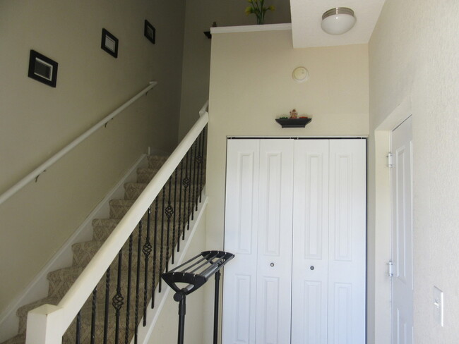 Building Photo - Lovely 3 BR / 2 BA Condo Located In Desira...