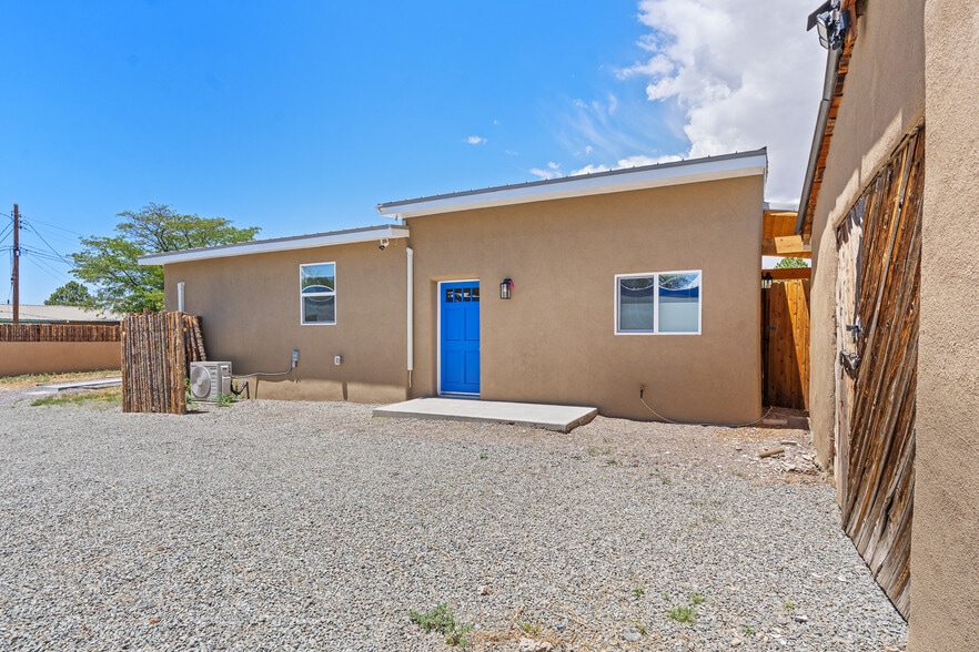Building Photo - 1707 Espinacitas St