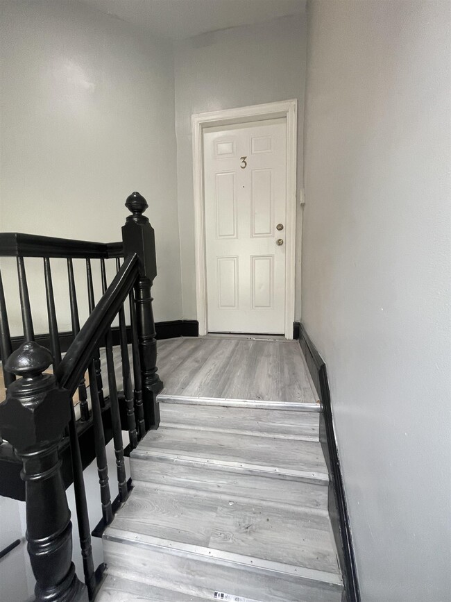 Building Photo - 123 Avenue C
