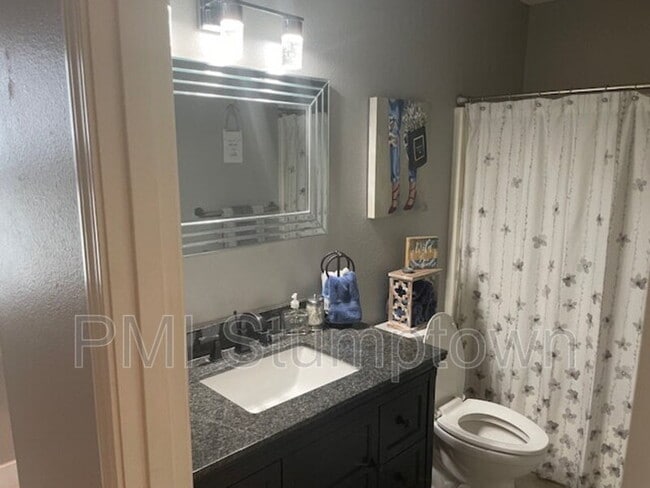 Building Photo - 20598 NE Shore View Dr