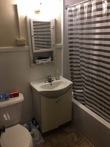 Building Photo - 741 Melrose Ave