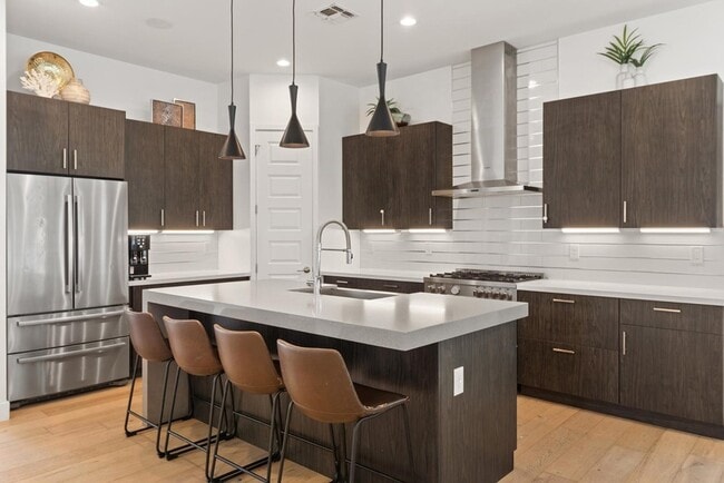 Building Photo - 4533 E Devonshire Ave