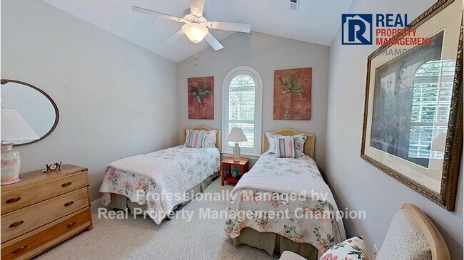 Building Photo - Immaculate 3 BD/2 BA Townhome in the Ashwo...