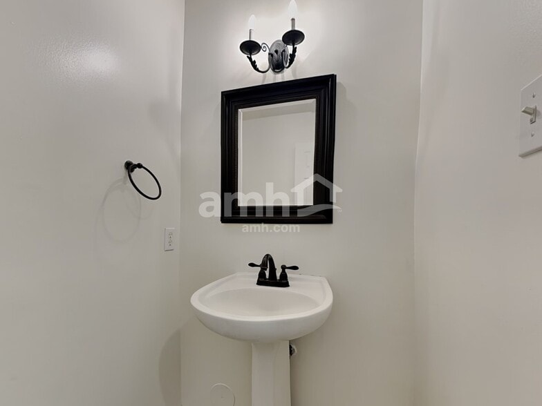 Building Photo - 7146 Mountain Mist Ln