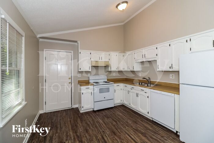 Building Photo - 3210 Oakbrook Ln