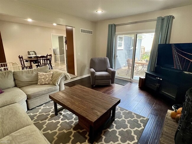 Building Photo - 2669 Deake Ave