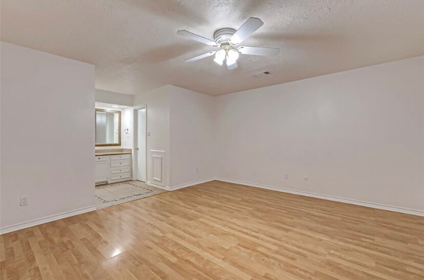 Master Bedroom - 84 Woodhaven Wood Dr
