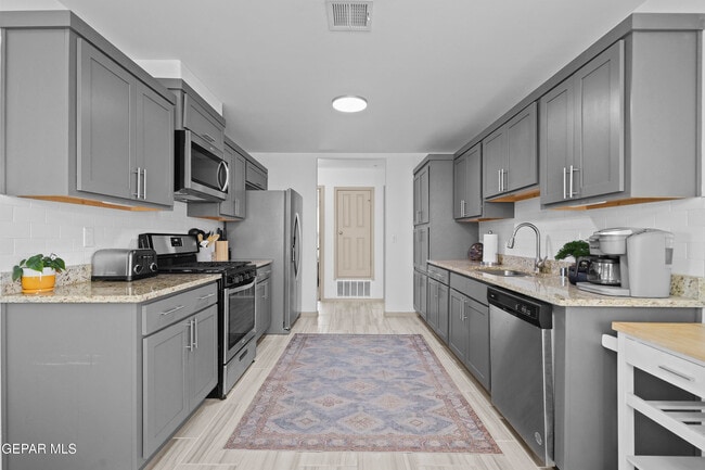 Building Photo - 13154 Emerald Isle St