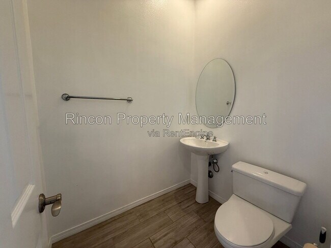Building Photo - 605 Corte Sol