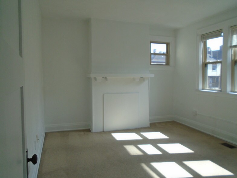 Building Photo - 3600 Dawson St