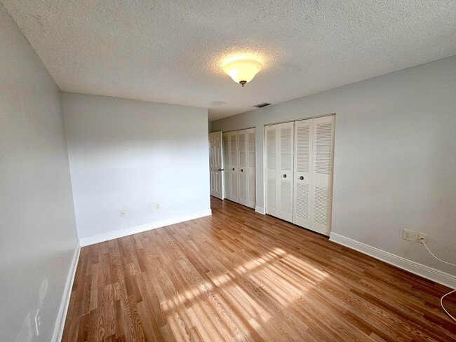 Building Photo - 3135 Shady Dell Ln