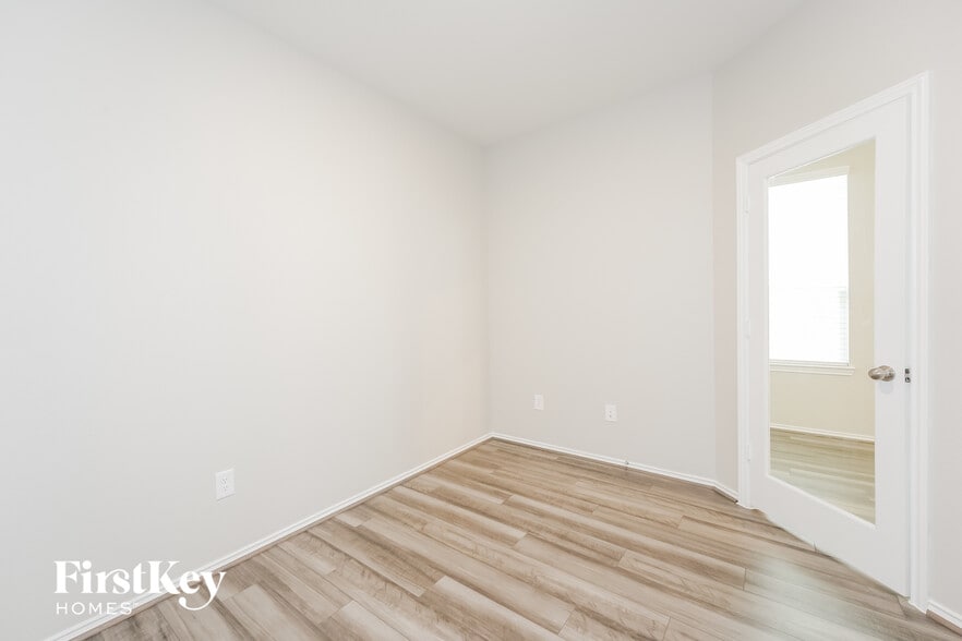 Building Photo - 5831 Longhorn Run Ln