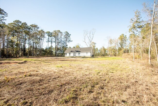 Building Photo - 823 Meridian Rd