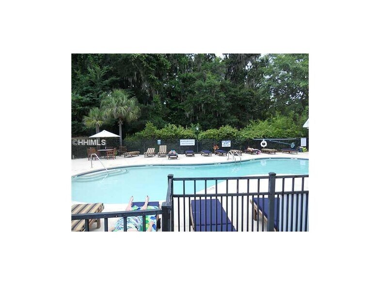 Pool - 100 Kensington Blvd