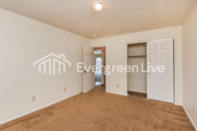 Building Photo - 6800 Deer Bluff Dr