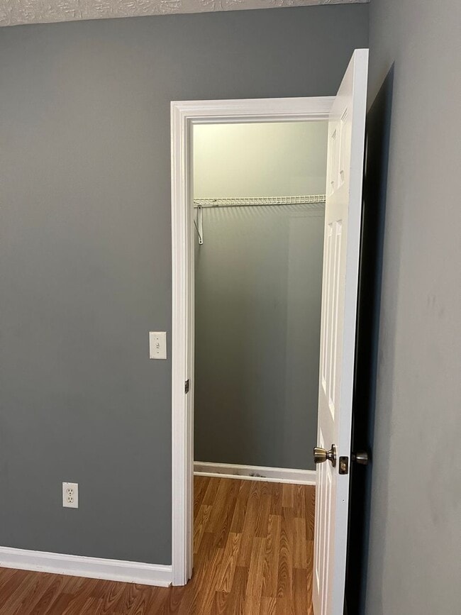 Building Photo - CLOSE TO UNIVERSITY