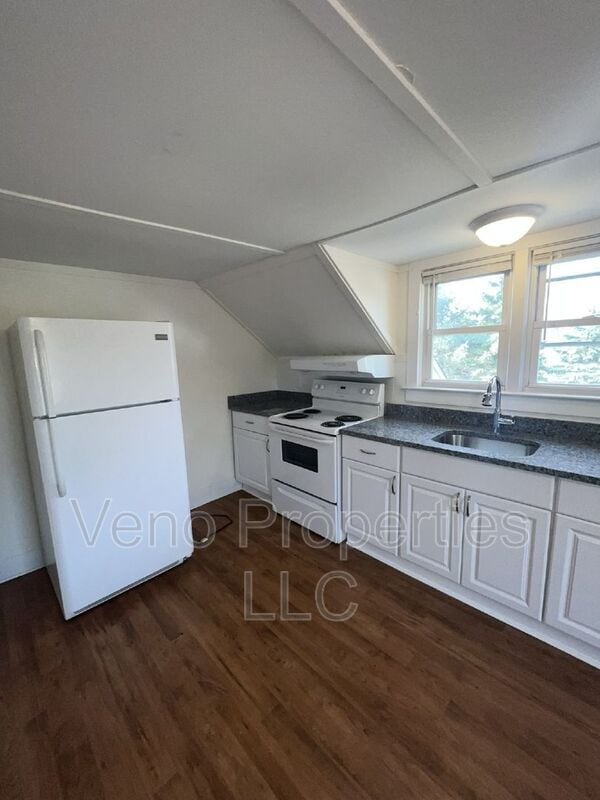 Building Photo - 32 Russell Rd