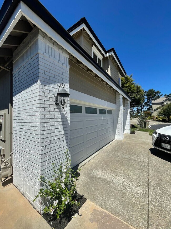 Building Photo - $6,950 - Canyon Lakes Luxury 4BR – Designer Upgrades, Wine Bar & Best Views in San Ramon