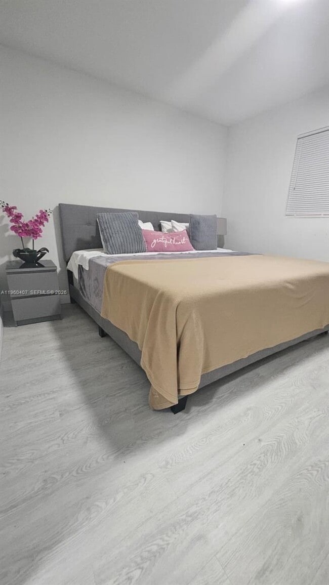 Building Photo - 1831 NE 56th St