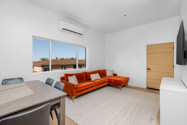 Building Photo - 2110 Drescher St