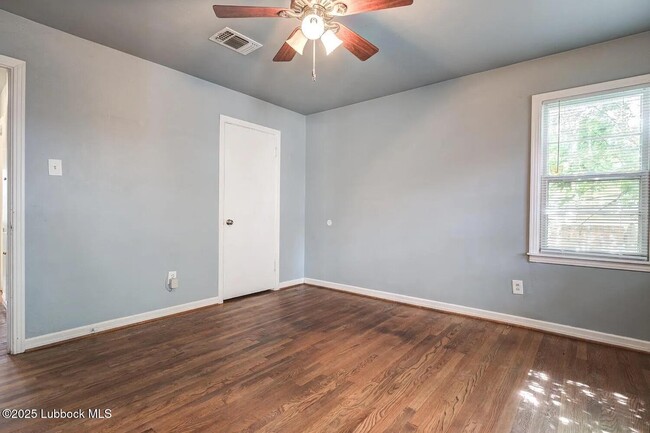 Building Photo - 2609 33rd St