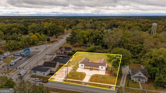 Building Photo - 6 W Oak St