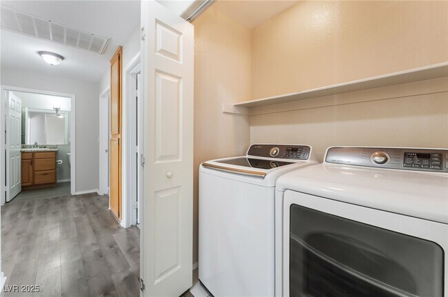 Building Photo - 4013 Madrone Dr