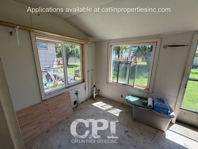Building Photo - 806 1/2 Ayers Duplex - Multi - Family