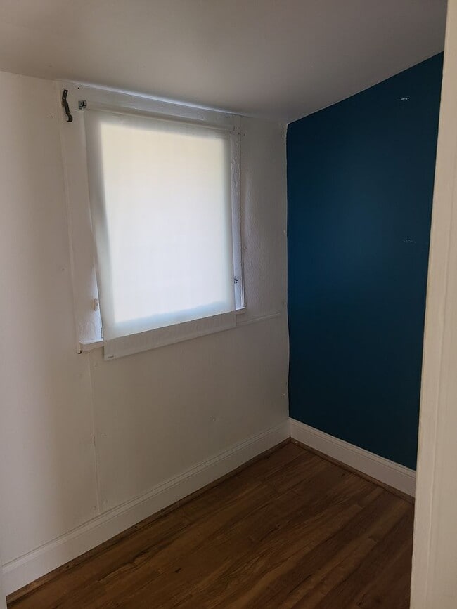 Building Photo - 1 bedroom Historic Cottage half Block from Canal