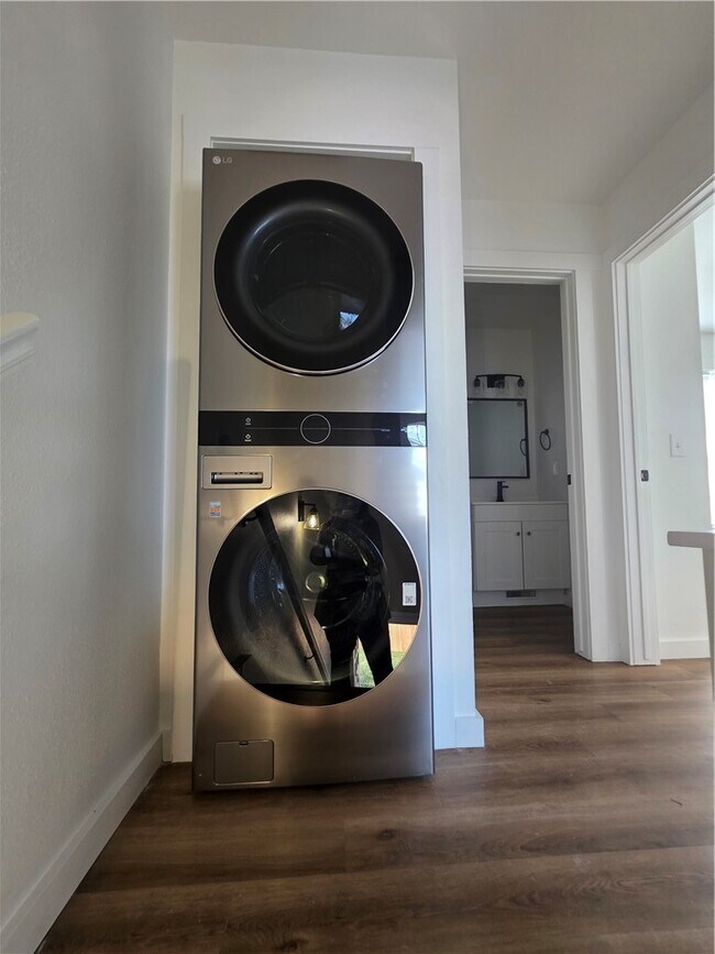 Building Photo - 2300 SE Jayel Terrace