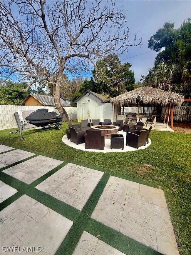 Building Photo - 733 Pine Cone Ln