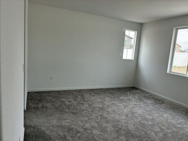 Building Photo - Spacious 4-Bedroom Single-Story Home with Large Backyard