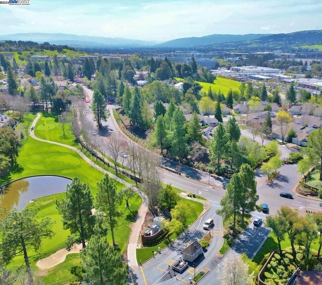 Building Photo - 535 Cambrian Way