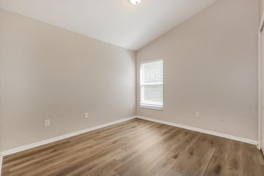 Building Photo - 29611 Birds Eye Dr
