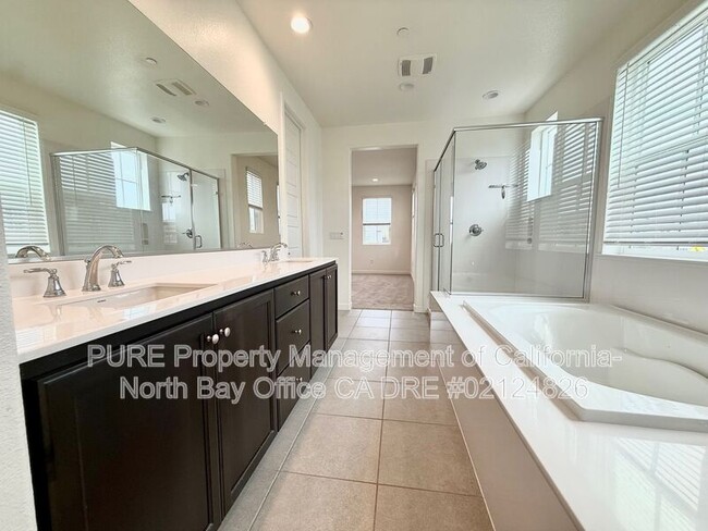 Building Photo - 1823 Pico St