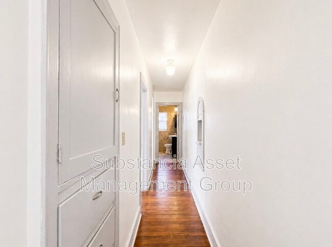 Building Photo - 939 East Dr