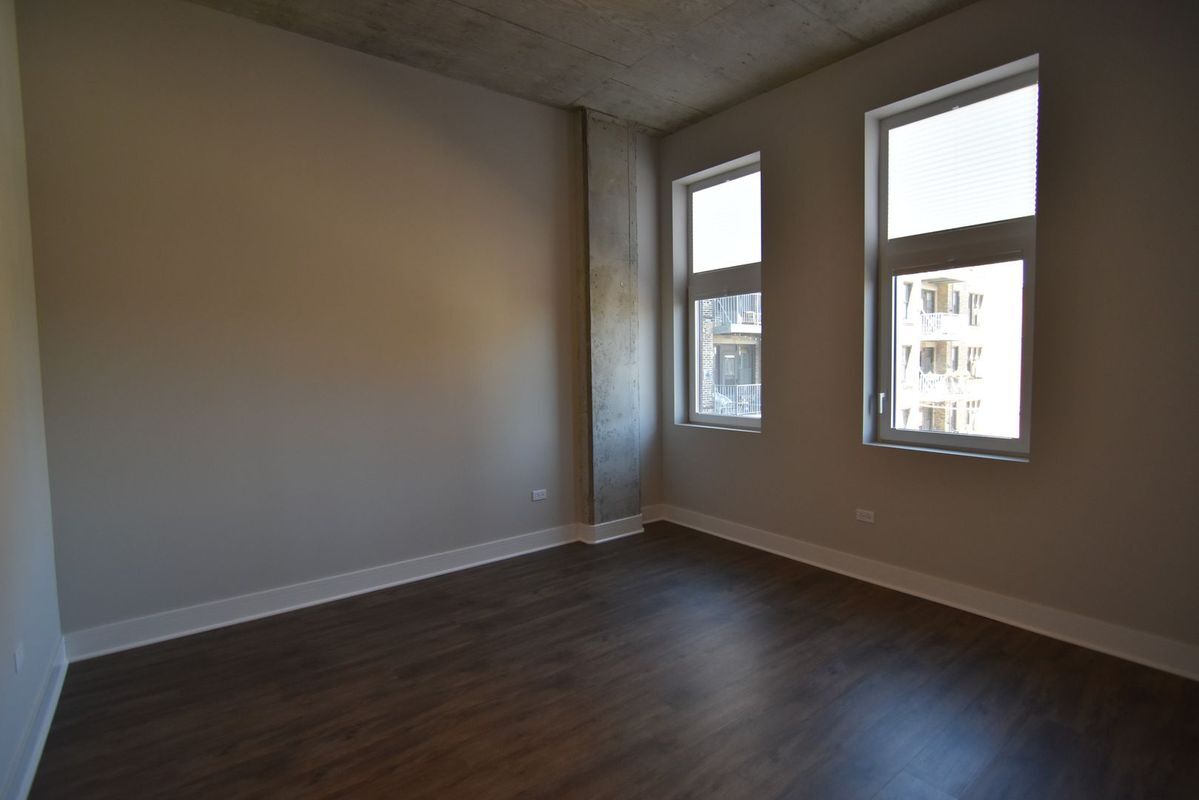 Building Photo - 3833 N Broadway
