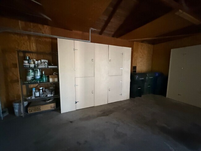 Building Photo - Victorville Green Tree Home- Refurbished 4 Bedrooms, 2 Bathrooms, New Paint,