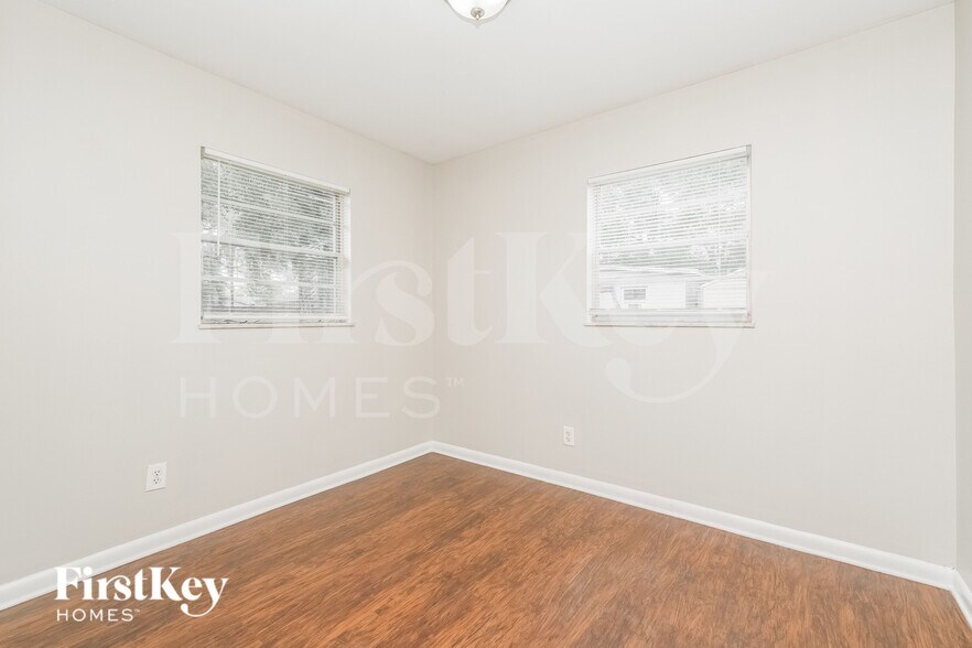 Building Photo - 9331 N Forest Hills Dr