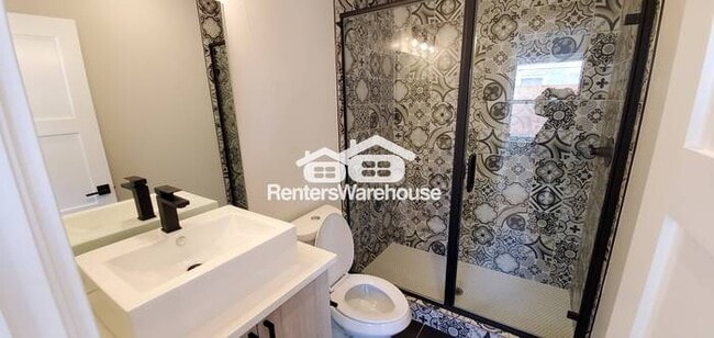 Building Photo - Beautiful 2 bed 2.5 bath Townhome Availabl...