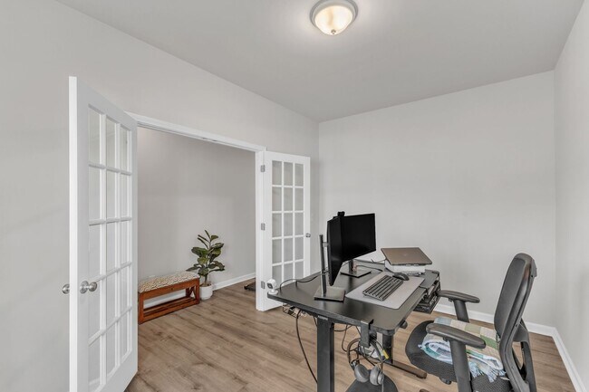 Building Photo - Spacious 3-Bedroom Home for Rent in Knight...