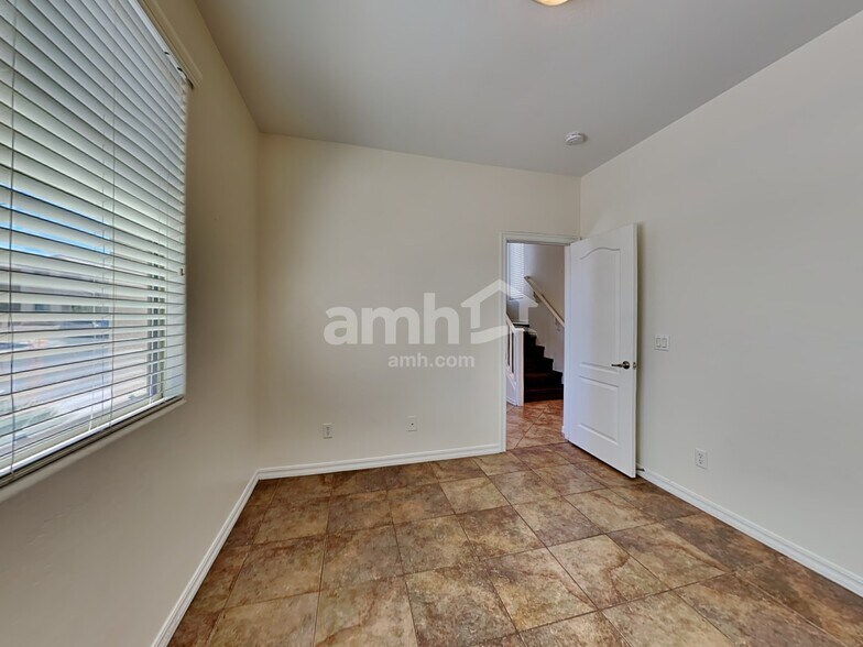 Building Photo - 14584 W Maui Ln