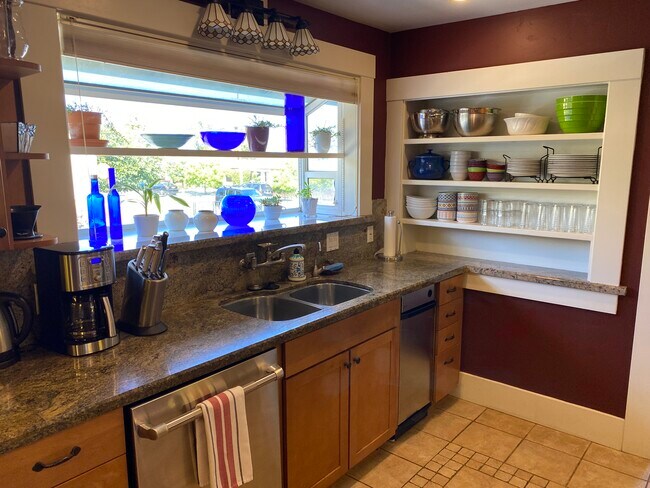 Fully furnished kitchen - 130 Anthony St