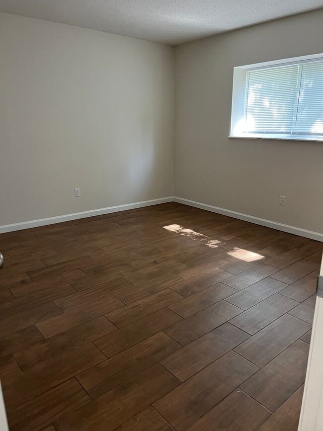 Building Photo - 4 bedroom rental home