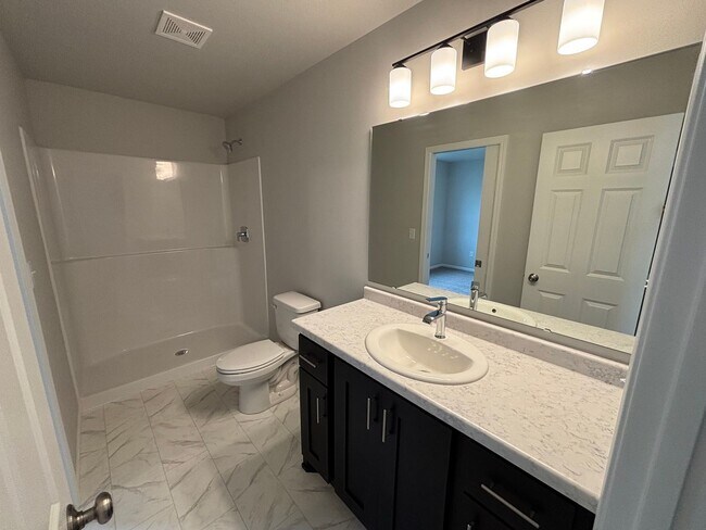 Building Photo - Stylish New Bi-Level Twinhome | 4 Beds | M...
