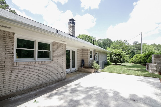 Building Photo - 720 Langford Ln NW