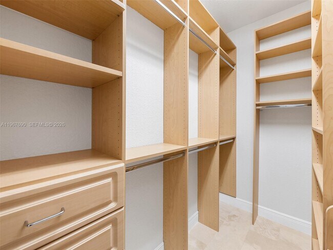 Building Photo - 827 SE 2nd Ct