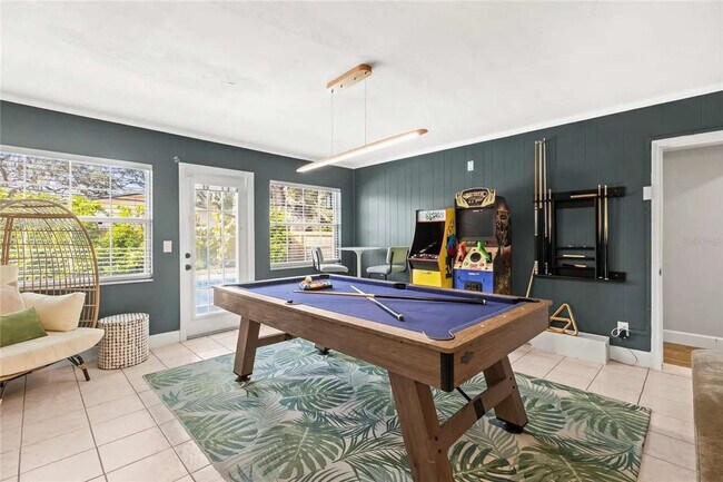 Building Photo - 1596 Idle Dr NE