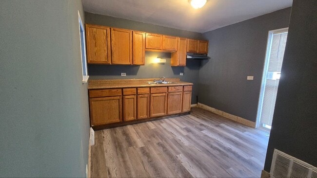 Building Photo - Spacious 3BR / 1.5BA Single-Family Home in Chicago – Available January 19