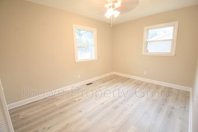 Building Photo - 259 Channing Dr